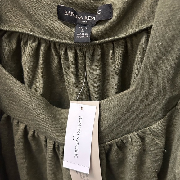 Olive Green BANANA REPUBLIC Top, Size Large Petite, NWT - Picture 3 of 5